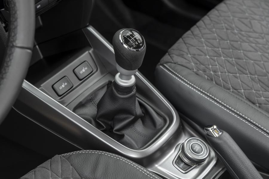 Детали интерьера Suzuki Vitara Hybrid AllGrip 2020 года  (WW) (фото 19 из 30)